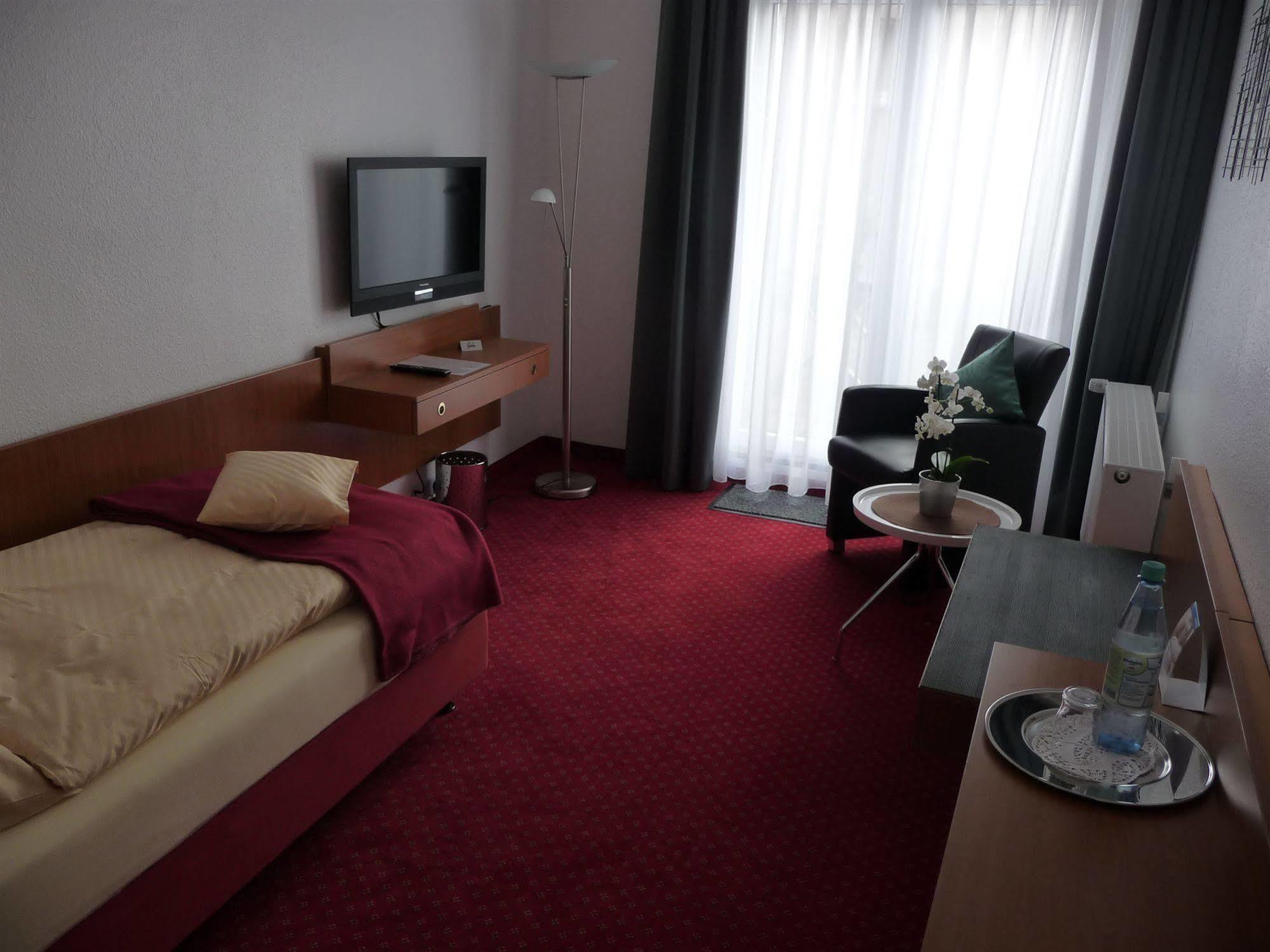 Hotel Sechzehn Леверкузен Экстерьер фото