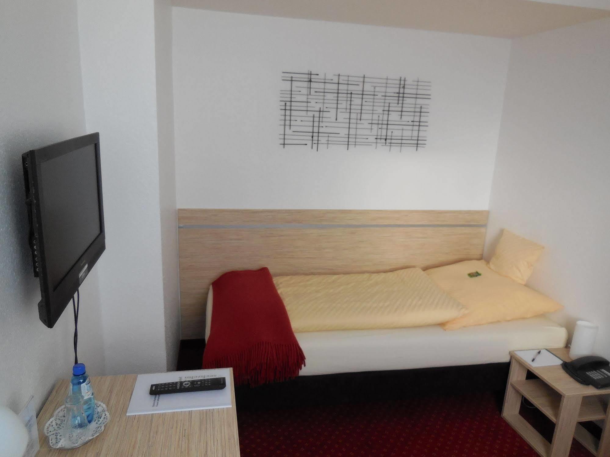 Hotel Sechzehn Леверкузен Экстерьер фото