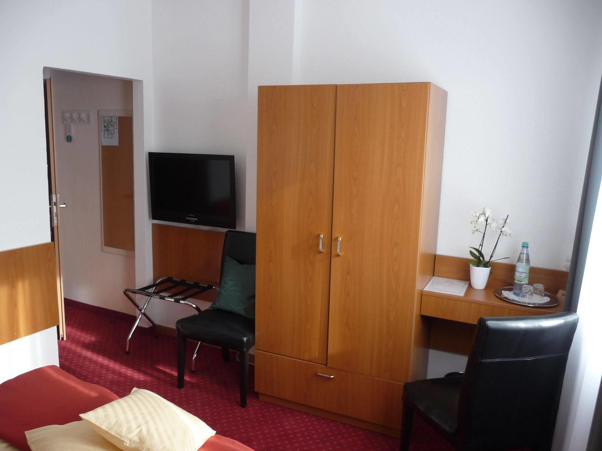Hotel Sechzehn Леверкузен Экстерьер фото