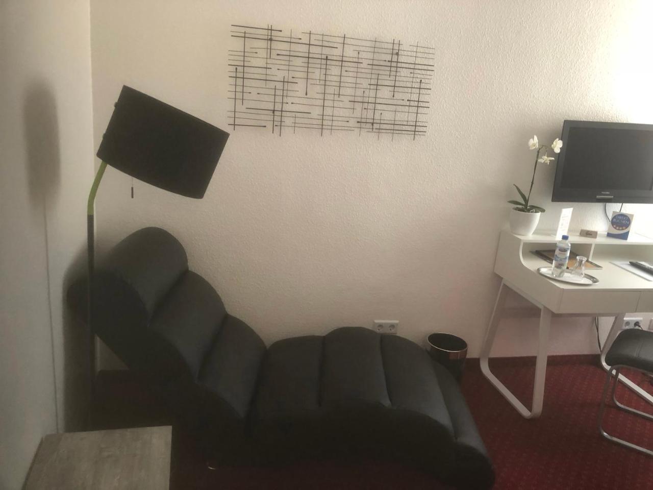 Hotel Sechzehn Леверкузен Экстерьер фото