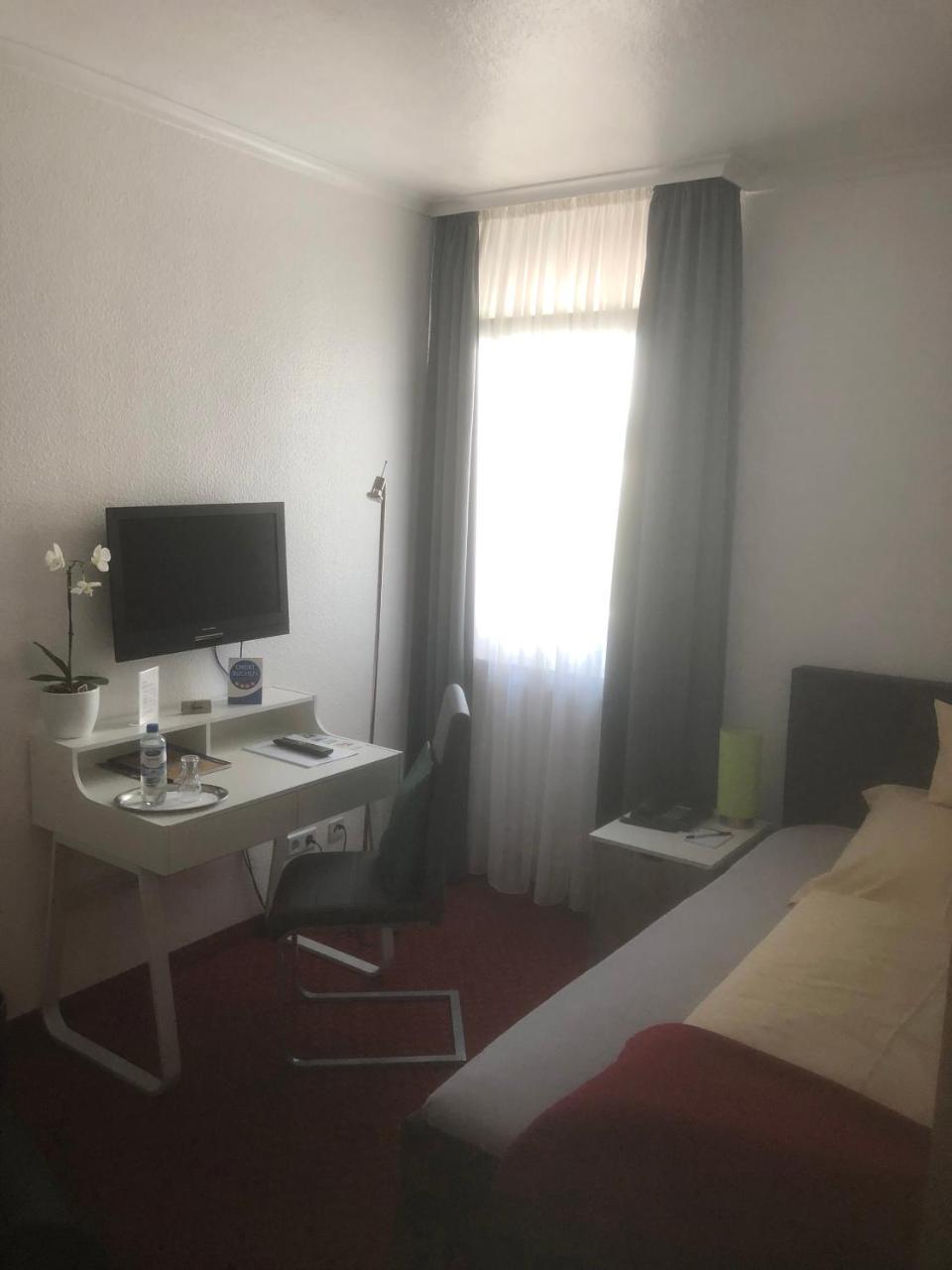 Hotel Sechzehn Леверкузен Экстерьер фото